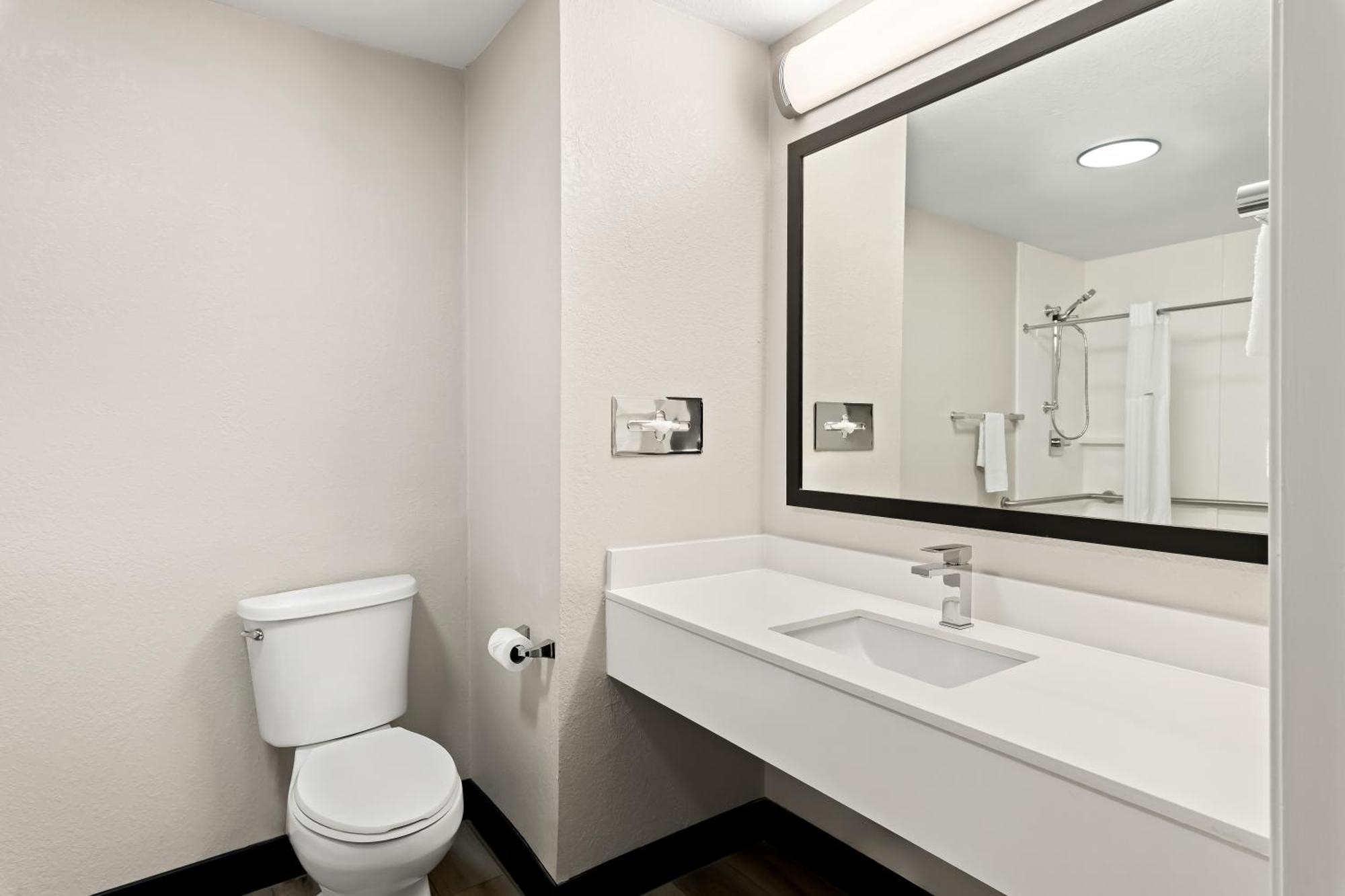 Quality Inn & Suites Dumas Bagian luar foto