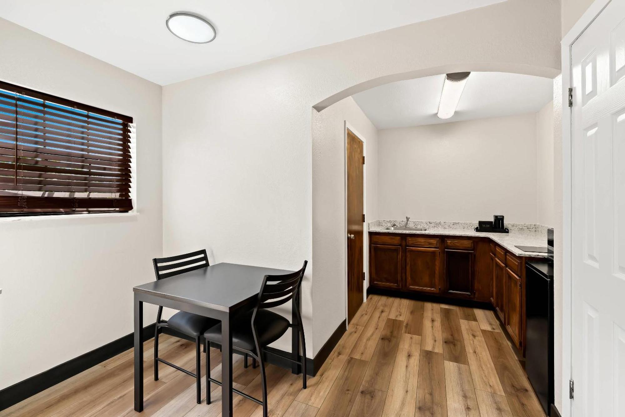 Quality Inn & Suites Dumas Bagian luar foto
