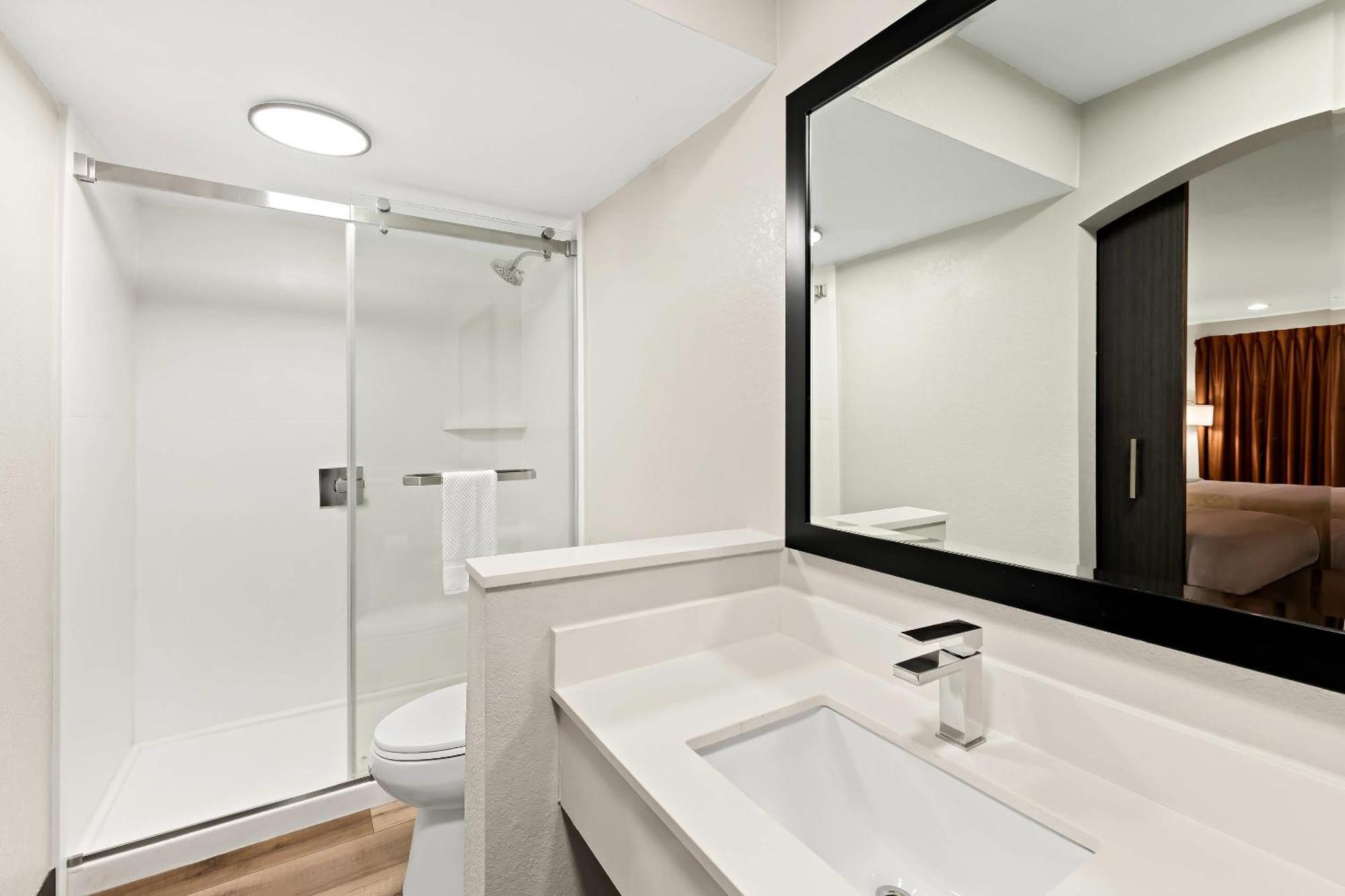 Quality Inn & Suites Dumas Bagian luar foto